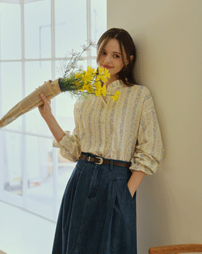 Blue flower frill blouse