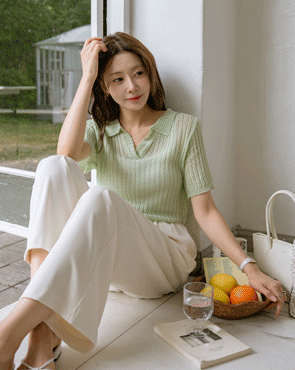 Pantone Eyelet Collar Knit
