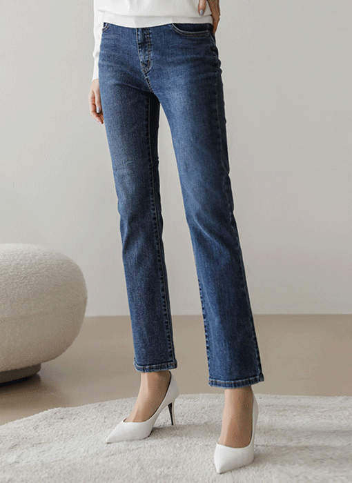 Mid Rise Elastic Waist Slim Straight Jeans