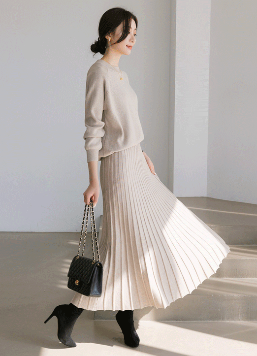 Relaxed Fit Knit Top & Elastic Waist Pleated Knit Skirt [SET]