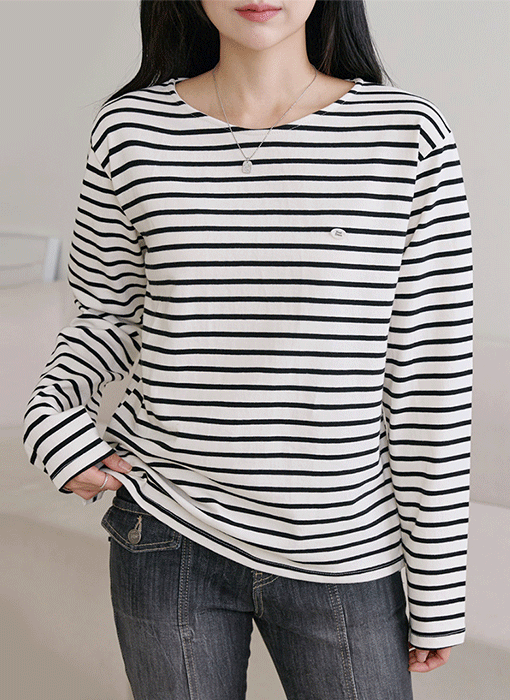 [The Onme] Urban Stripe Charm Tee