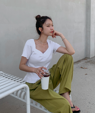 アニーアイレットパンチングシャーリングブイネック半そでティー