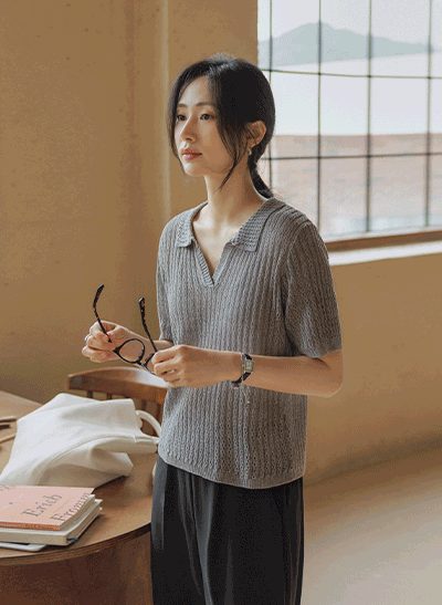 Phantom Slit Collar Scallop Knitwear