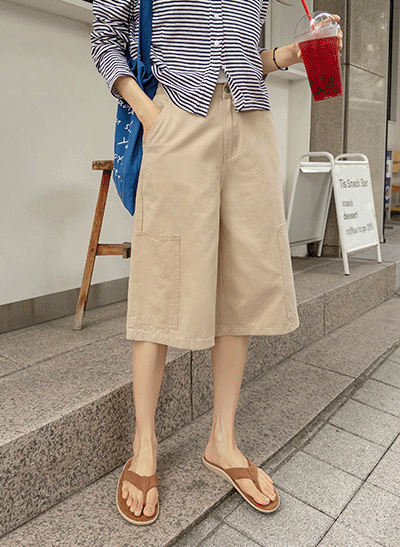 Back Buckle Pocket Wide Bermuda Pants
